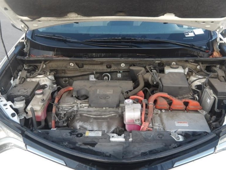 2016-toyota-rav4-xle-image-9
