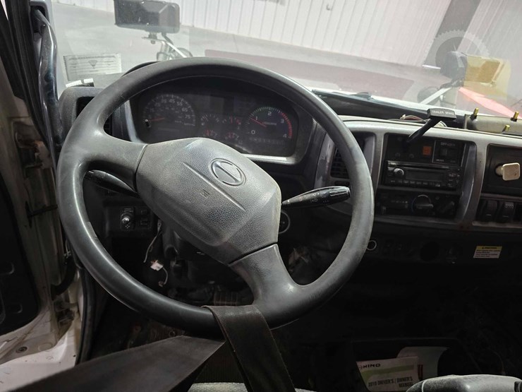 2010-hino-338-image-10