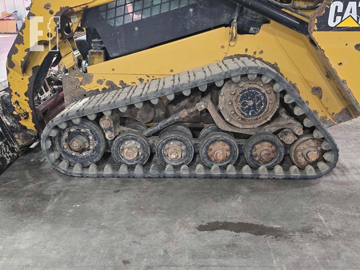 2015-caterpillar-257d-image-23