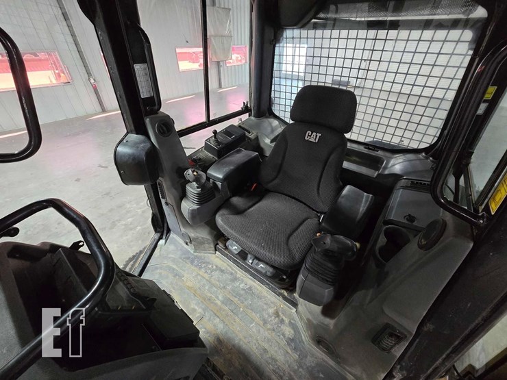 2023-caterpillar-d1-image-13