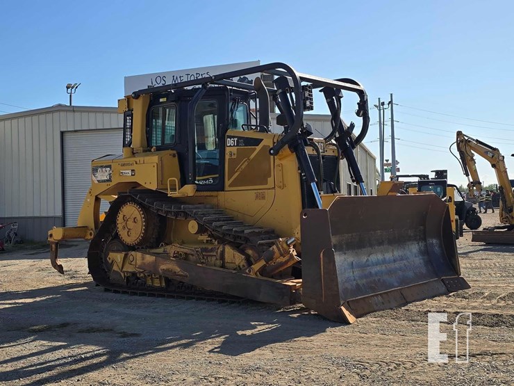 2016-caterpillar-d6t-xl-image-2