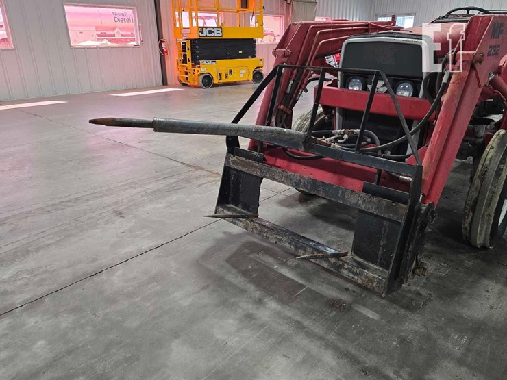 massey-ferguson-245-image-9