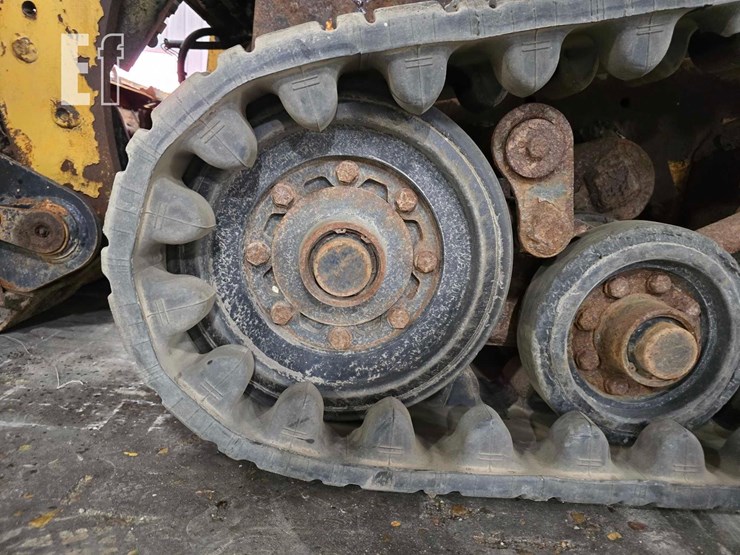 2015-caterpillar-257d-image-23