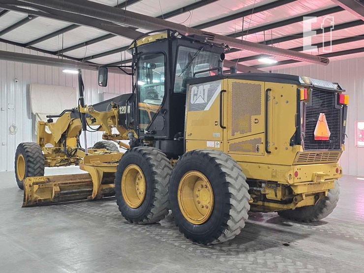 2009-caterpillar-120m-image-4
