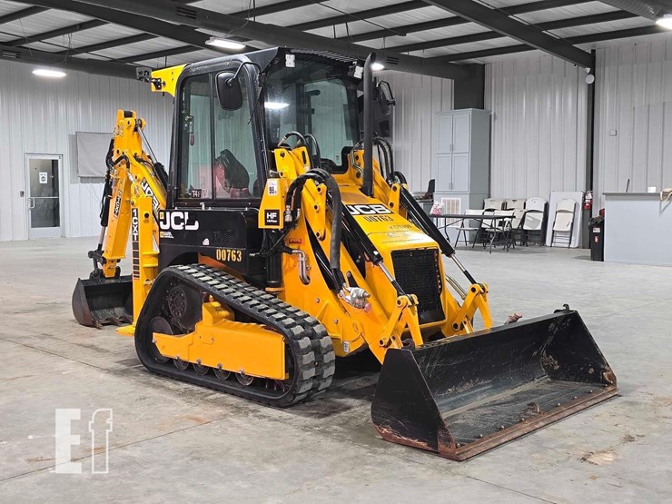 2023-jcb-1cxt-image-2