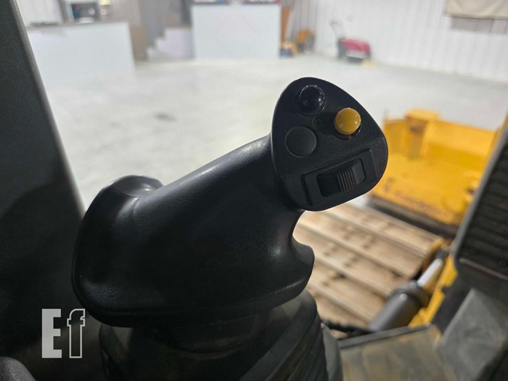 2021-caterpillar-d3-lgp-image-17