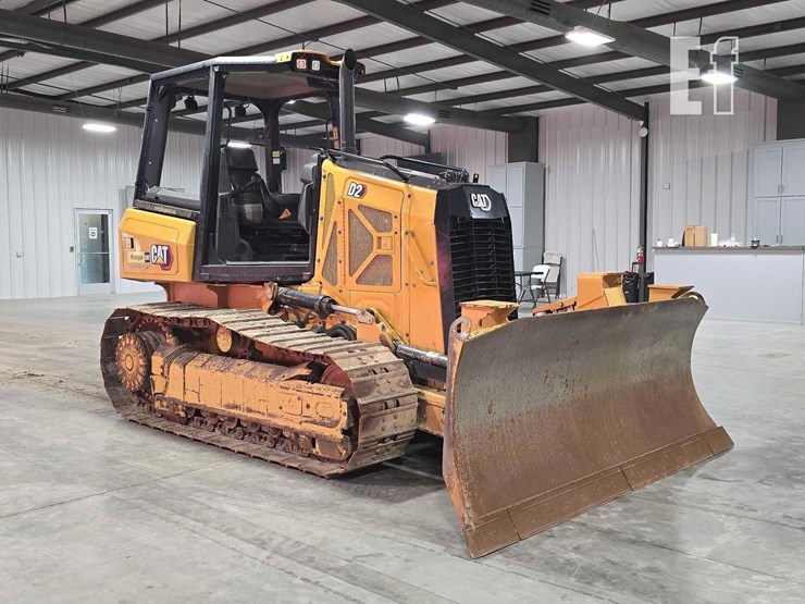 2021-caterpillar-d2-image-2