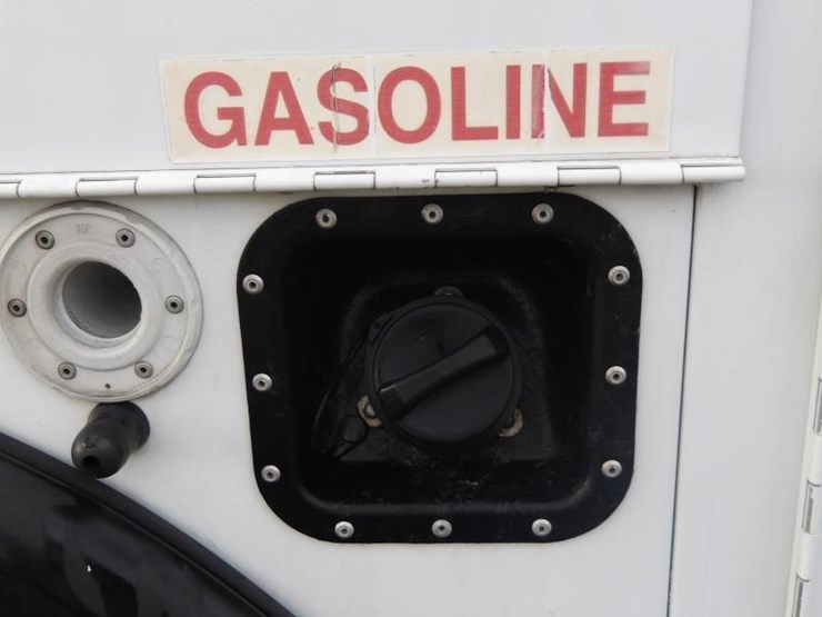 2011-ford-f550-image-6