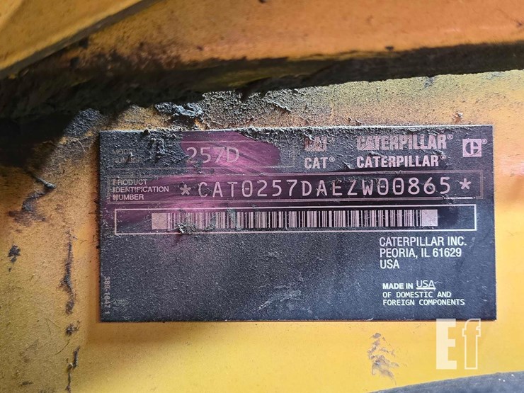 2015-caterpillar-257d-image-36