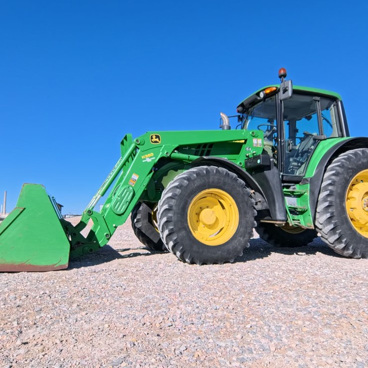 #1051 • JOHN DEERE 6140M Tractor