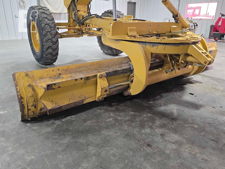 2013-caterpillar-12m2-image-12