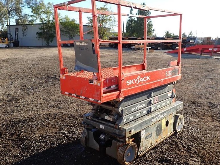 2018-skyjack-sj1113219-scissor-lift-image-3