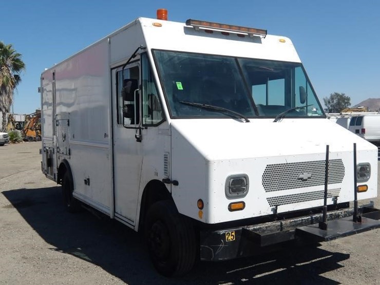 2002-workhorse-w62-image-3