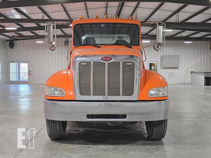 2018-peterbilt-337-image-7