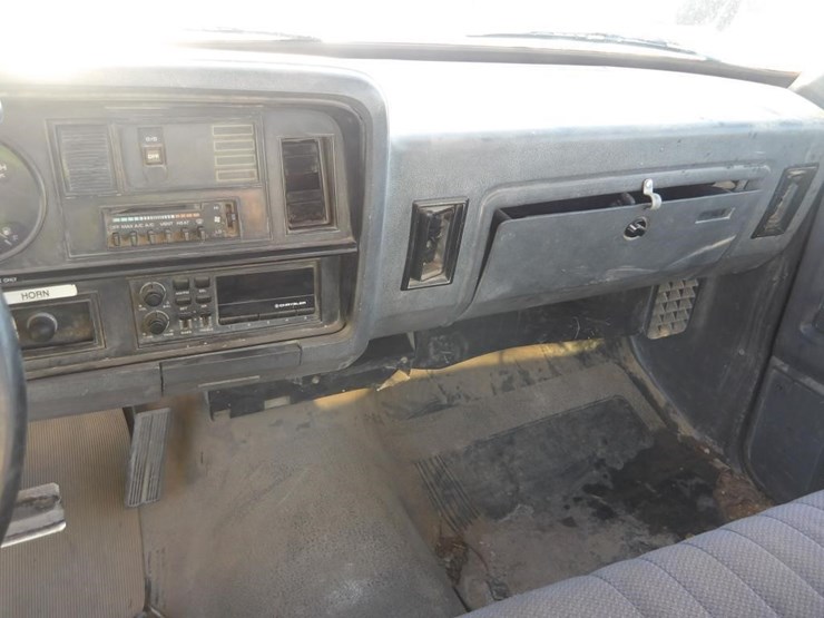 1992-dodge-d350-flatbed-truck-image-16
