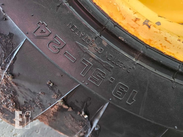 2003-deere-310g-image-36
