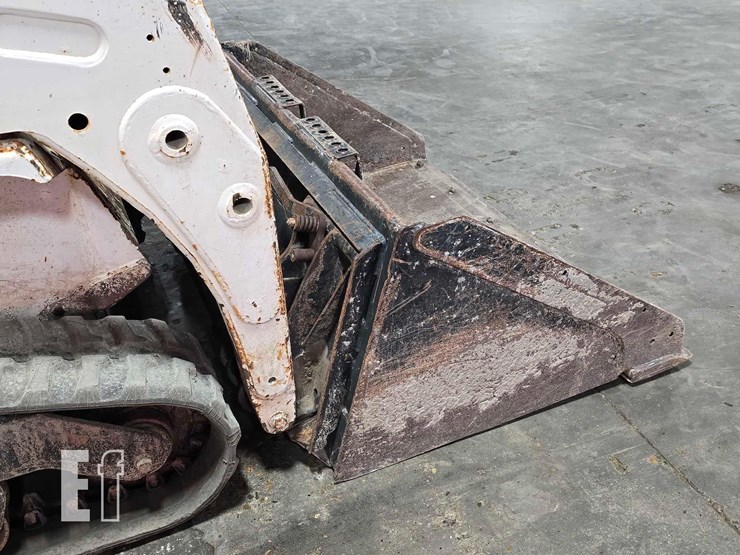 2013-bobcat-t110-image-11