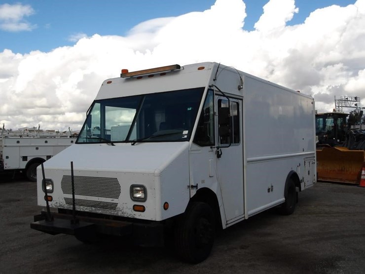 2008-workhorse-w62-image-1