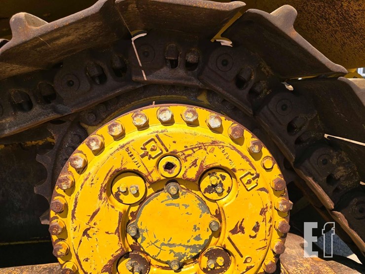 2013-caterpillar-d8t-image-27