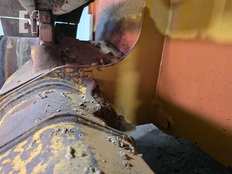 2021-caterpillar-d2-image-33
