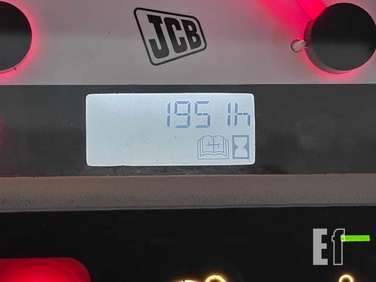 2021-jcb-3ts-8t-image-21