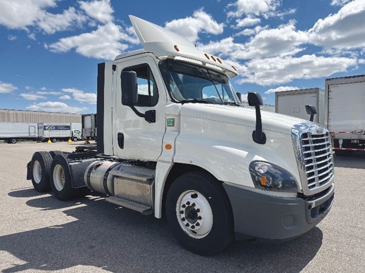 2020-freightliner-cascadia-125-image-1