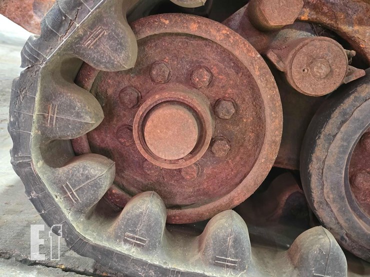 2015-caterpillar-257d-image-31