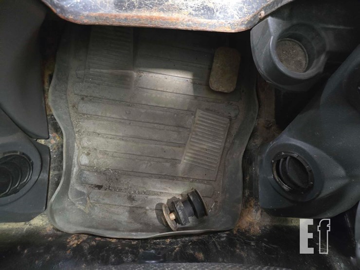 2015-caterpillar-257d-image-14