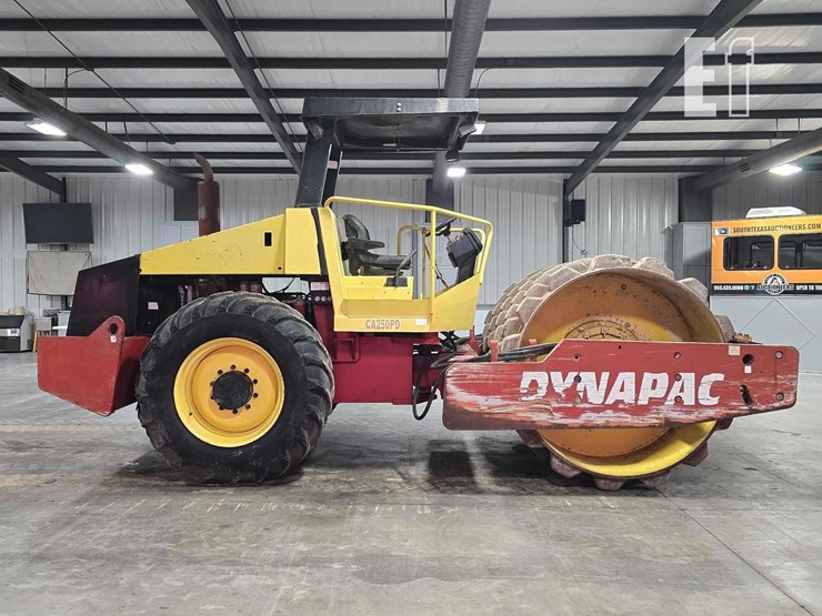 2004-dynapac-ca250pd-image-6