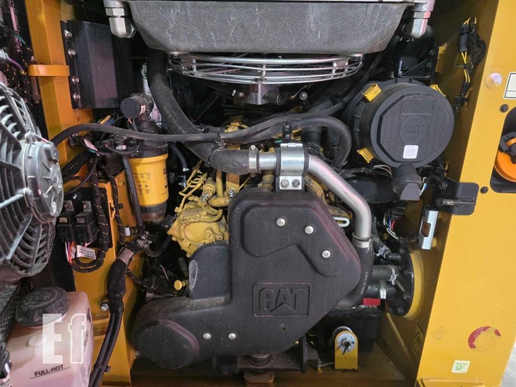2022-caterpillar-226d3-image-30