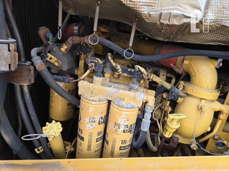2017-caterpillar-d7e-image-41