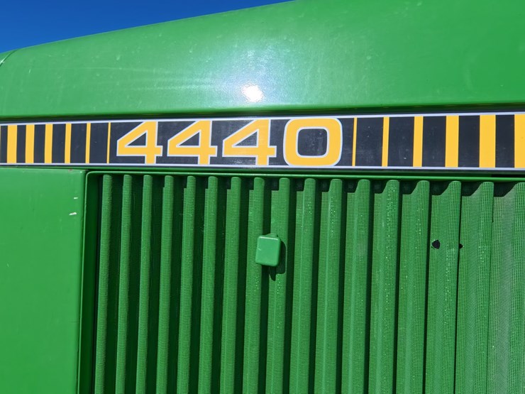 #1043-•-john-deere-4440-tractor-image-20
