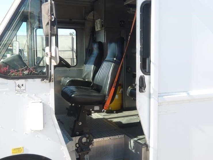 2002-workhorse-p42-image-18