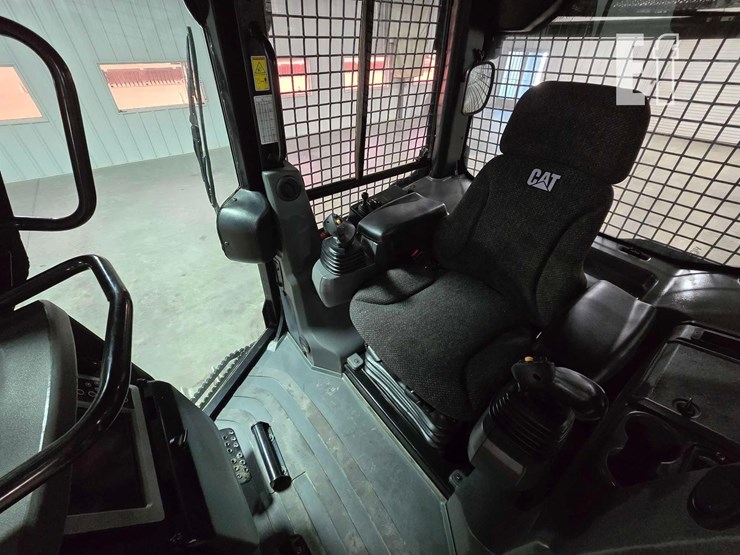 2020-caterpillar-d3k2-xl-image-17