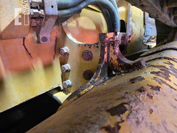 2022-caterpillar-d1-image-34
