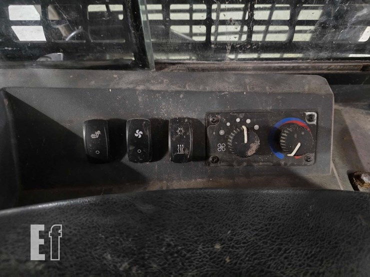 2022-deere-650k-lgp-image-20