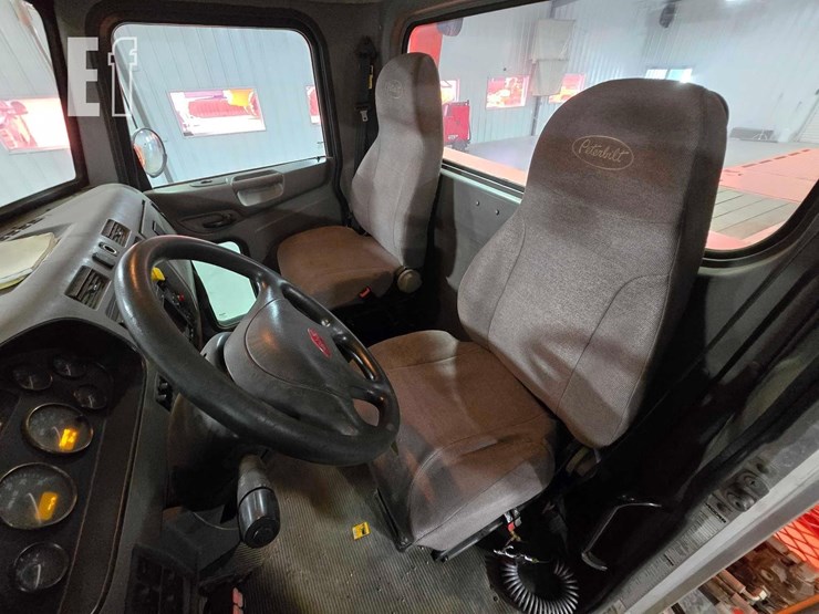 2018-peterbilt-337-image-9