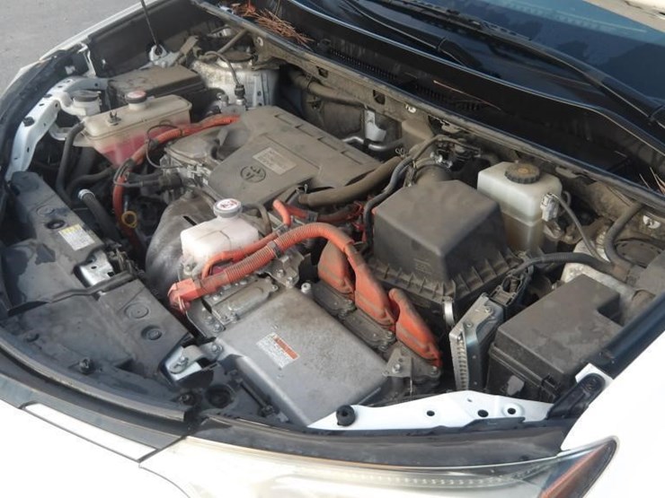2016-toyota-rav4-xle-image-7