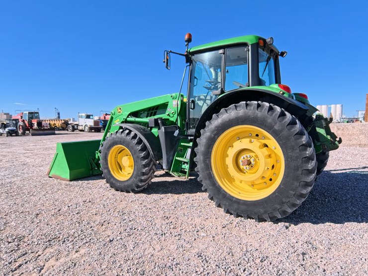 #1051-•-john-deere-6140m-tractor-image-3