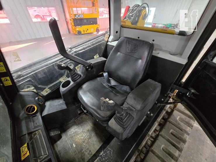 2021-jcb-3ts-8t-image-14