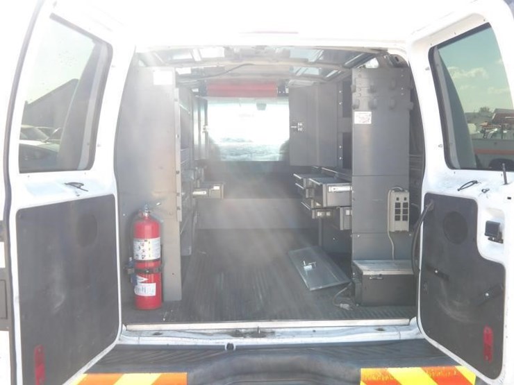 2011-ford-e350-image-12