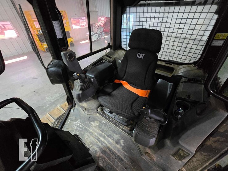 2021-caterpillar-d3-lgp-image-13
