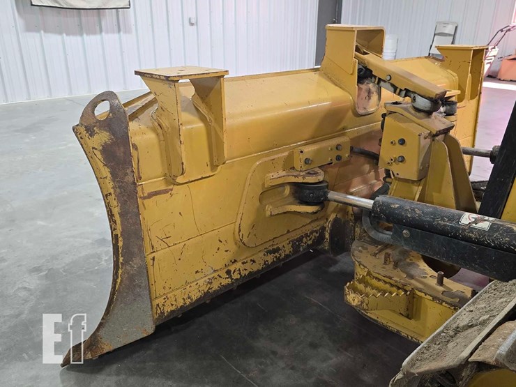 2021-caterpillar-d2-image-12