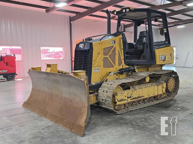 2021-caterpillar-d2-image-1
