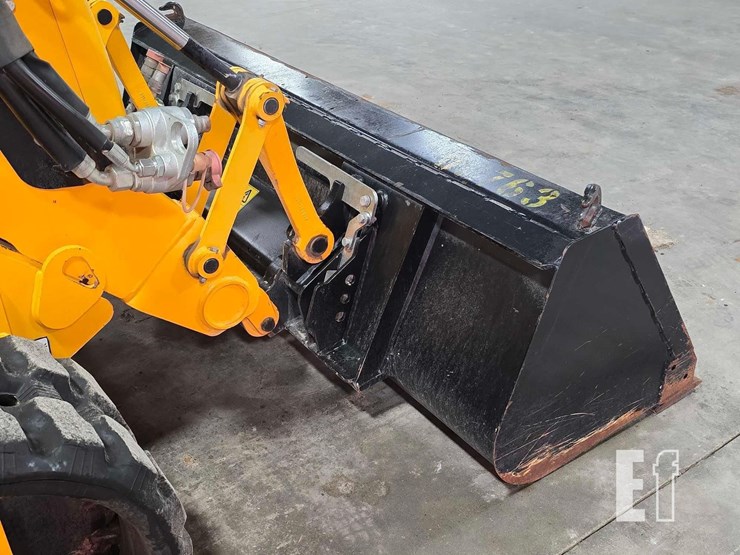 2023-jcb-1cxt-image-11