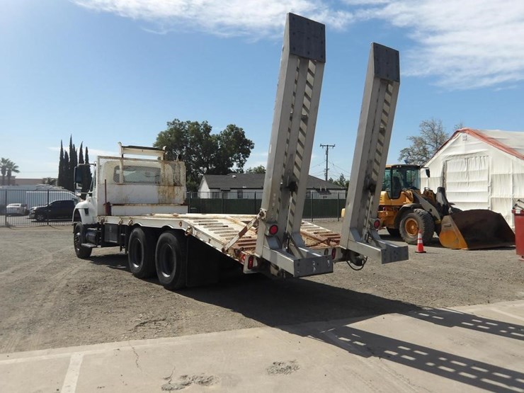 2007-international-7600-equipment-hauler-truck-image-4