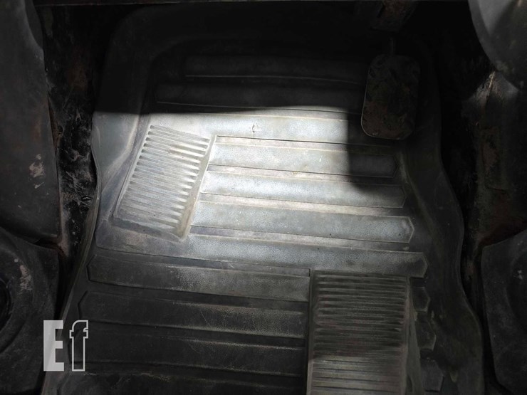 2015-caterpillar-257d-image-15