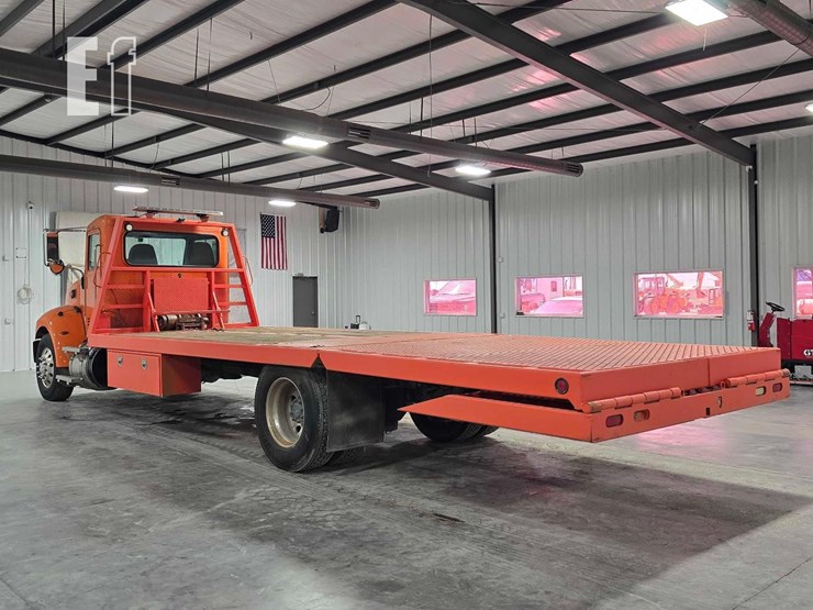 2018-peterbilt-337-image-4