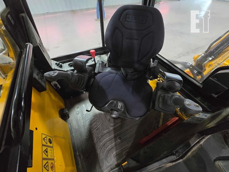 2023-jcb-1cxt-image-17