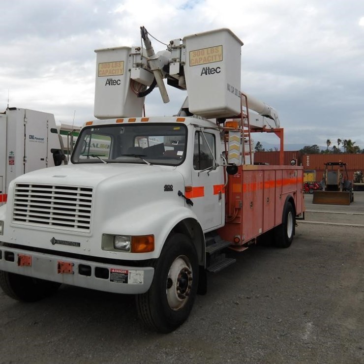 2002 INTERNATIONAL 4900